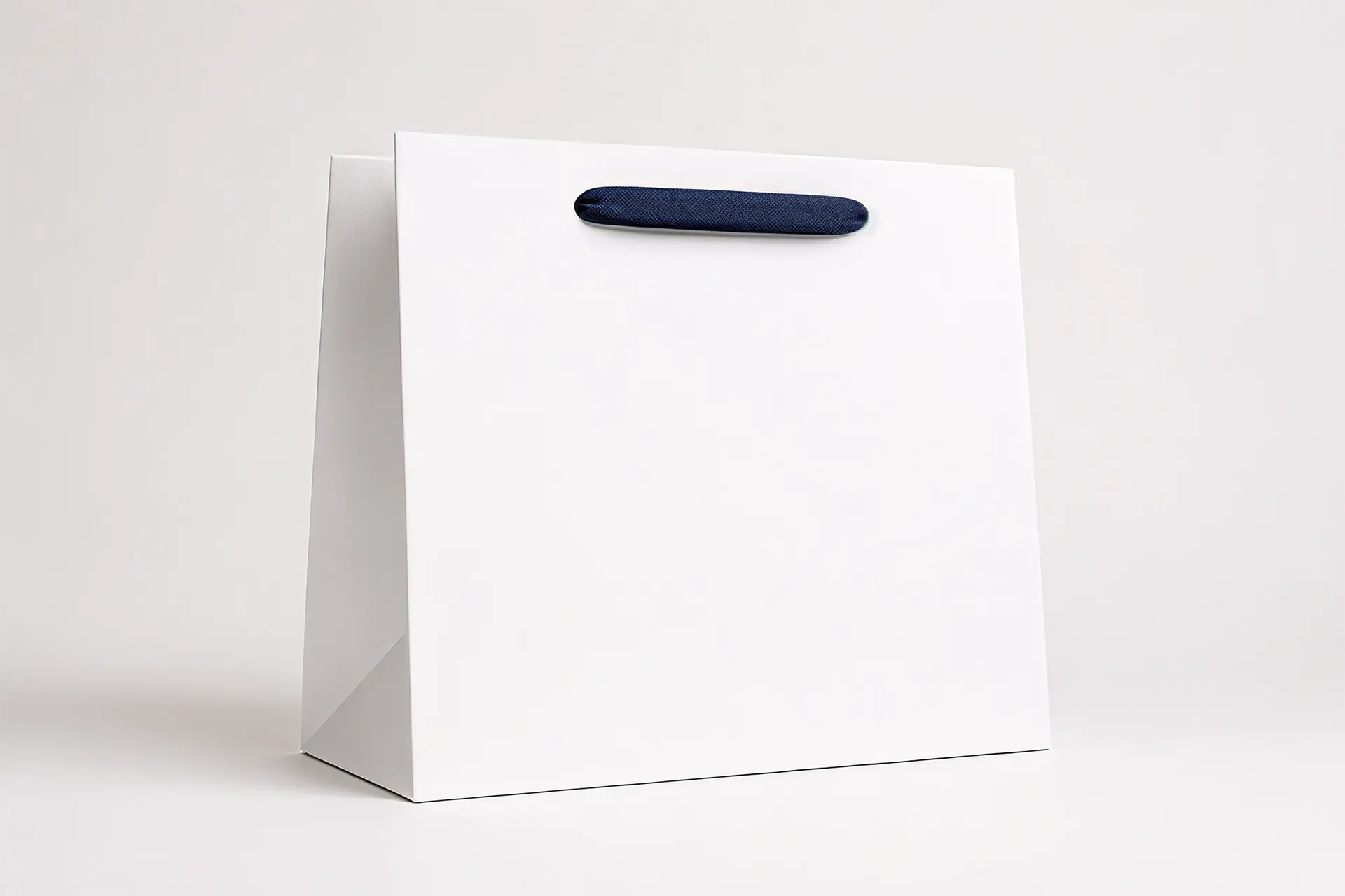 Luxury Minimal Συσκευασία με Premium Λεπτομέρεια