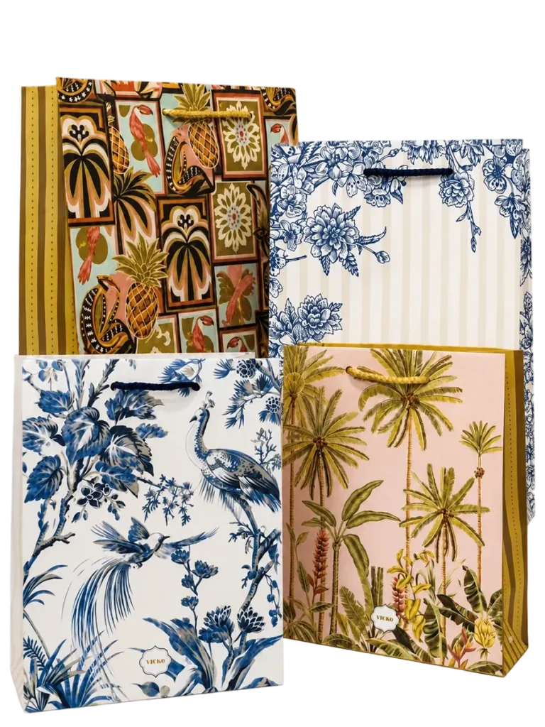 Τρεις διακοσμητικές τσάντες δώρου VICKO με floral και tropical σχέδια σε λευκό φόντο